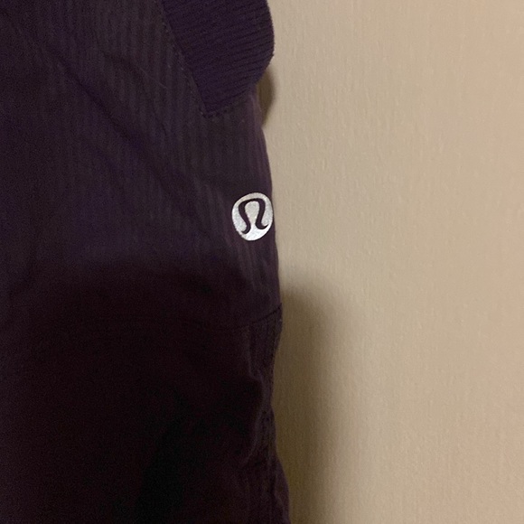 Lululemon cropped jogger - Picture 2 of 6